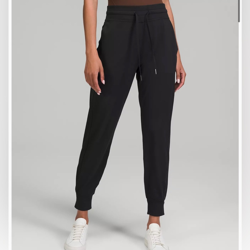 Women’s lululemon joggers size 2
